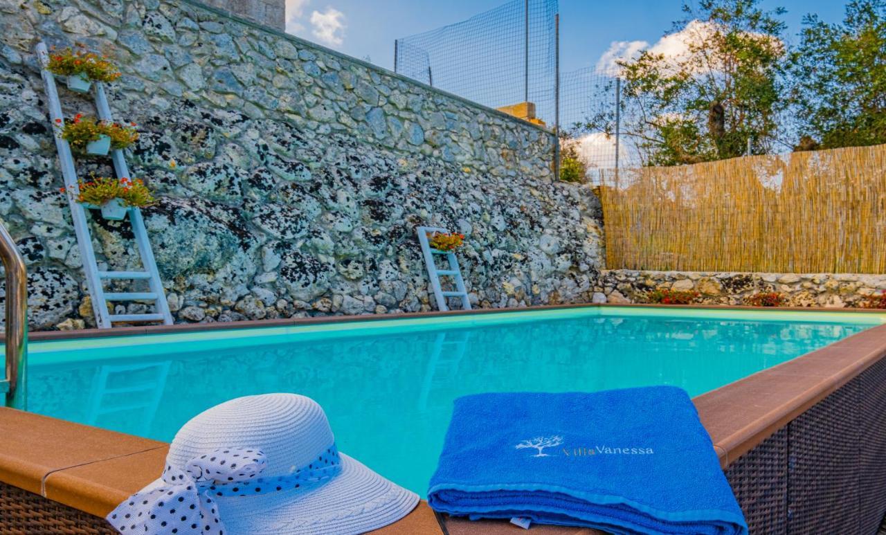 Villa Vanessa Con Piscina Privata - Castro Castro  Exterior foto